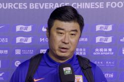 开云官方 -包含山东泰山训练开放日，冲刺阶段临场应变引欢呼，亚冠在即，更衣室氛围转暖的词条